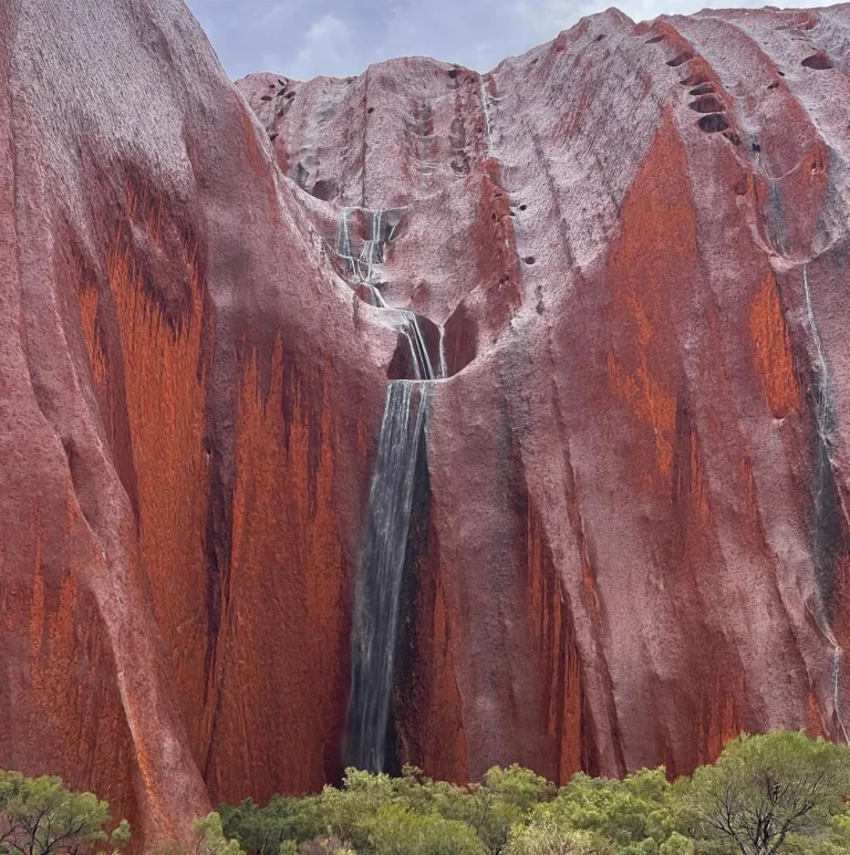 comprarcartasimt|Does it ever rain at Uluru?